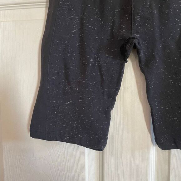 Lululemon Size 6 High Waisted Biker Shorts Black Speckled - Picture 4 of 7